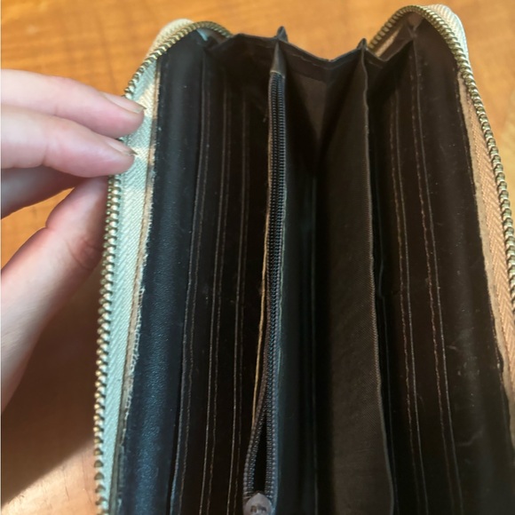 Faux leather zipper wallet. Puppies in a basket on the front and back - Picture 11 of 12